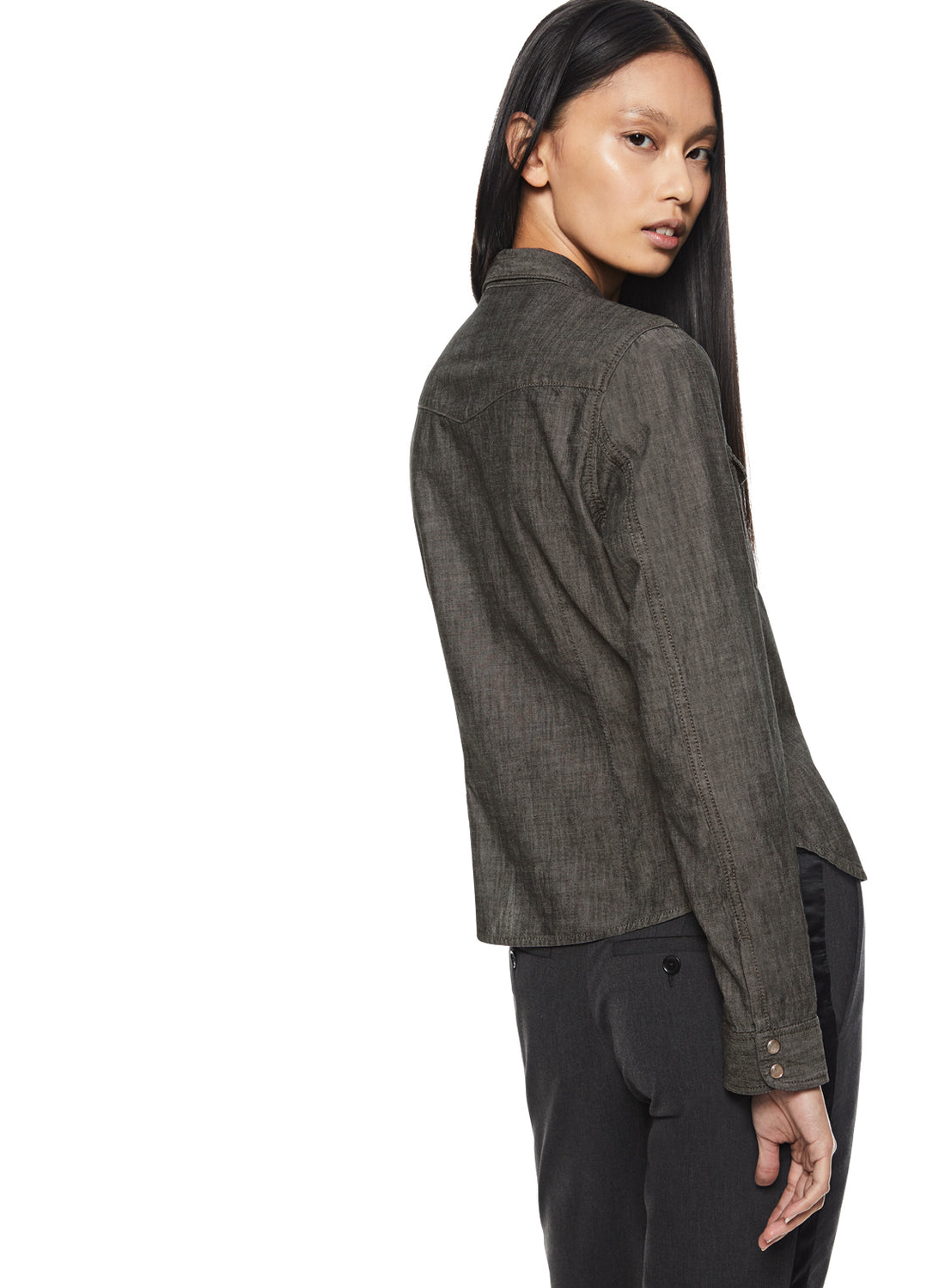 Back of Women's Charcoal Shrunken Chambray Shirt